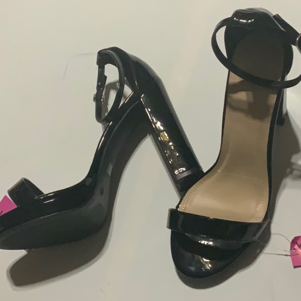 Size 10 wide women’s black patent leather heels